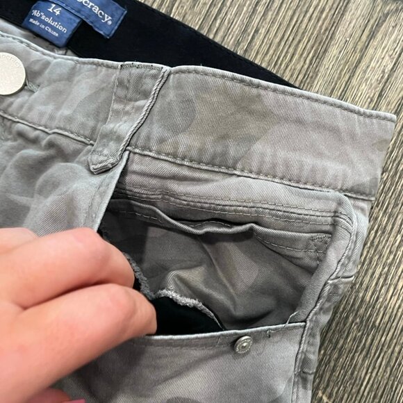 Democracy Women’s Cut Off Jean Shorts Camp Stretch Waist Green Size 14 - Picture 3 of 7